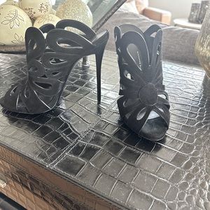 Never worn Giuseppe Zanotti Black Suede cut out Mules 5.5 inch heel GORGEOUS 💎
